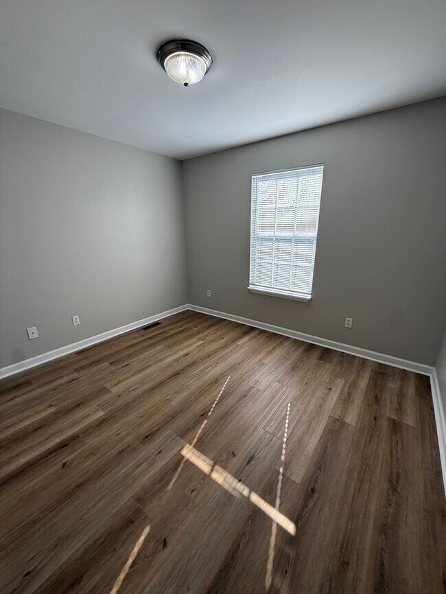 Building Photo - Beautiful House with Privacy