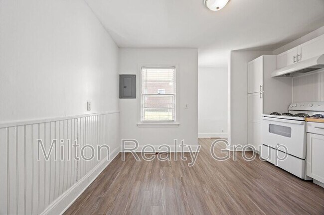 Building Photo - 1208 S 9th St