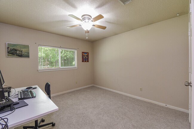 Building Photo - 203 Summer Pine Ct
