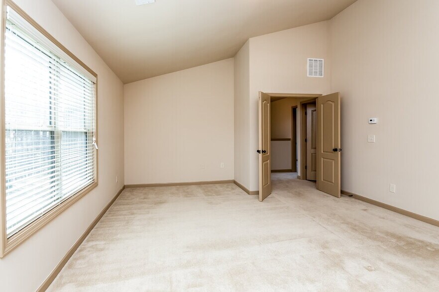 Building Photo - 1971 Bridle Rd