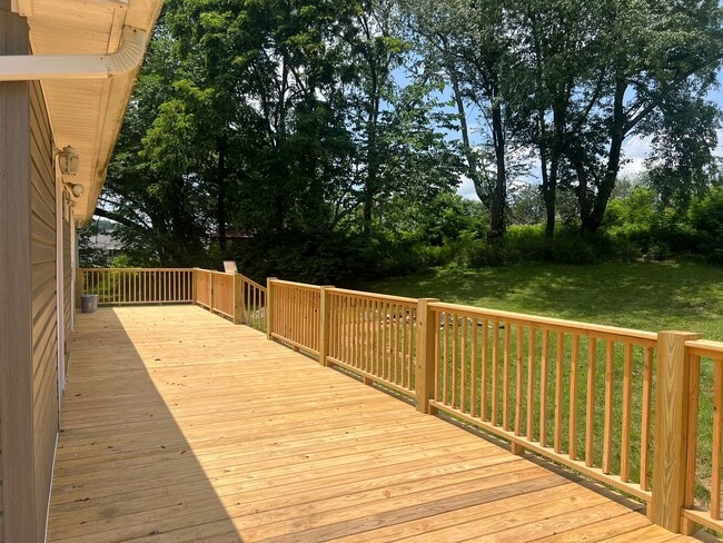 Building Photo - Very Nice 4 bedroom near Tri Cities Airpor...