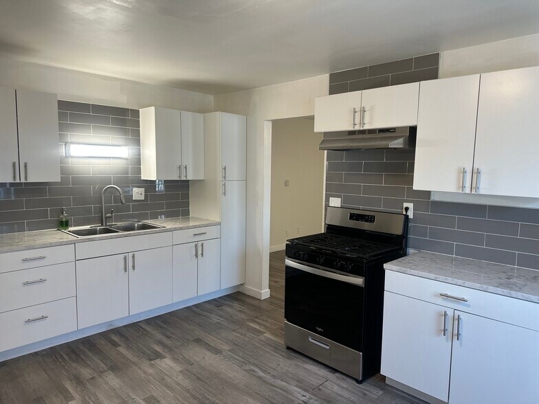 Building Photo - 1001 N Gay St