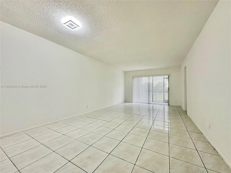 Building Photo - 7900 Fairview Dr