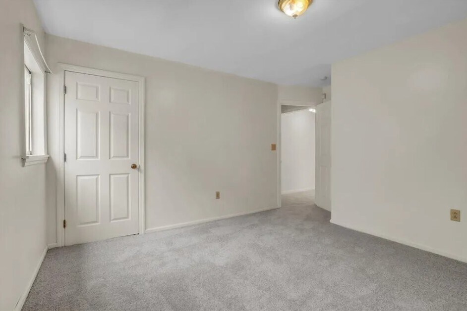 bedroom - 3240 Rothpletz St