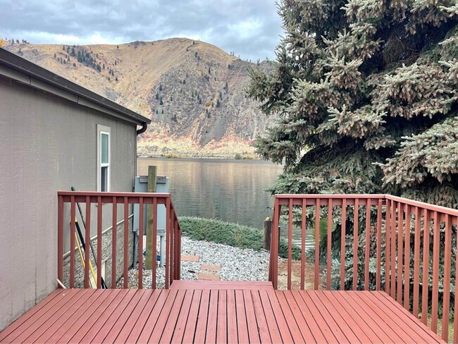 Building Photo - ORONDO RIVERFRONT RETREAT! 3+ beds, 2 bath...