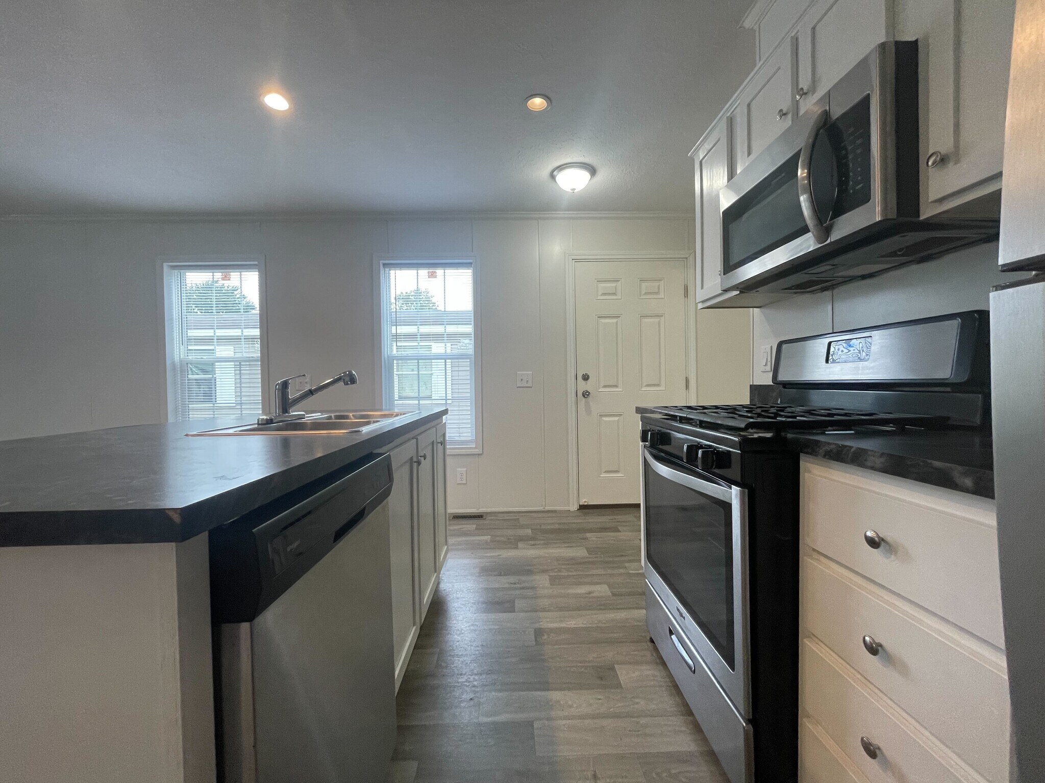Building Photo - 38171 Ducharme Dr
