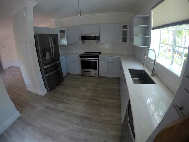 Renovated kitchen - 1145 Yellowheart Way