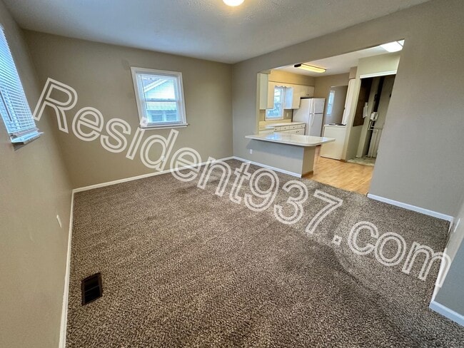 Building Photo - 3 Bed 1 Bath Home