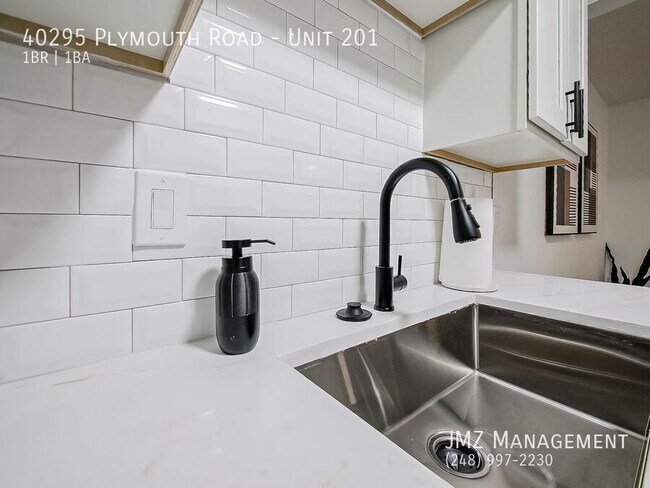 Building Photo - 40295 Plymouth Rd