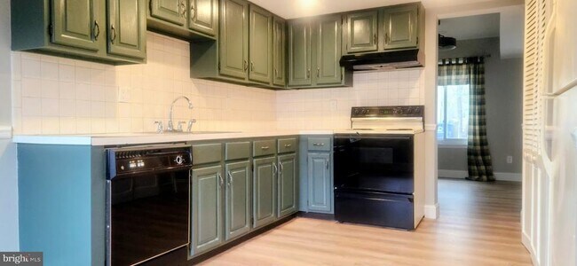 Building Photo - 15 Queen Anne Ct