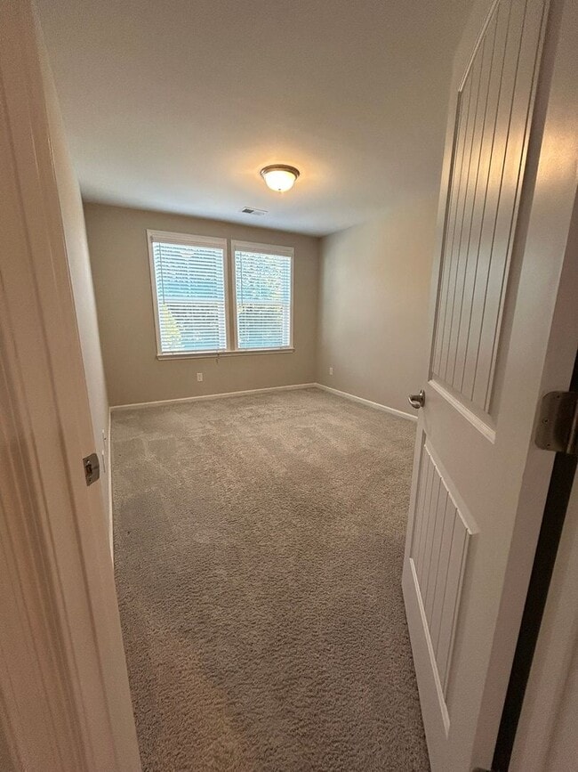 Building Photo - 3 Bedroom/ 2.5 Bathroom Berwick area in Savannah, GA