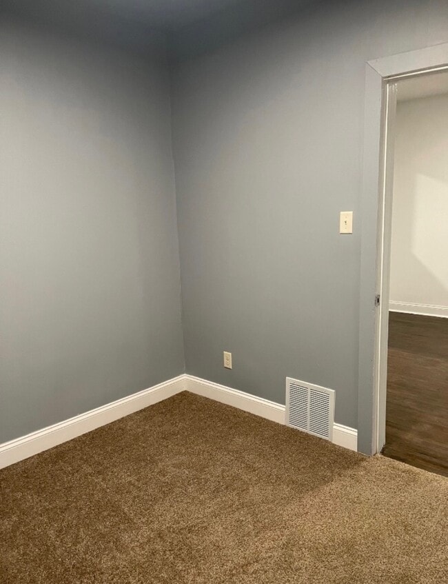 Building Photo - 4235 Vermont St