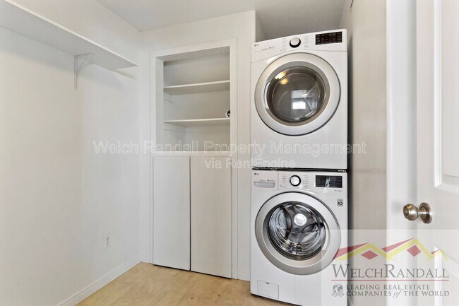 Building Photo - 2126 Pebblebrook Rd