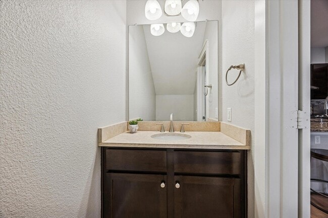 Building Photo - 2520 Bluebonnet Ln