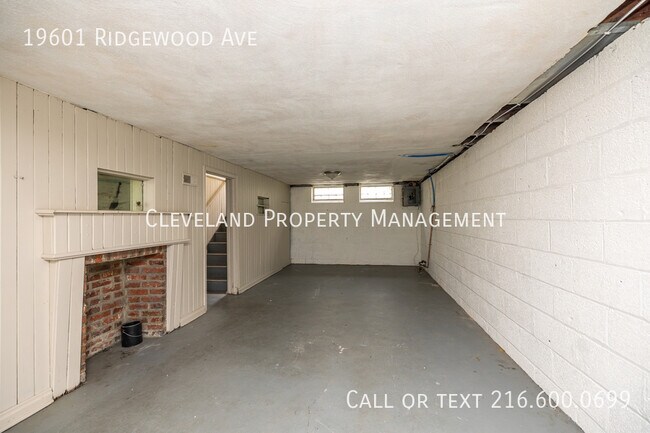 Building Photo - 19601 Ridgewood Ave