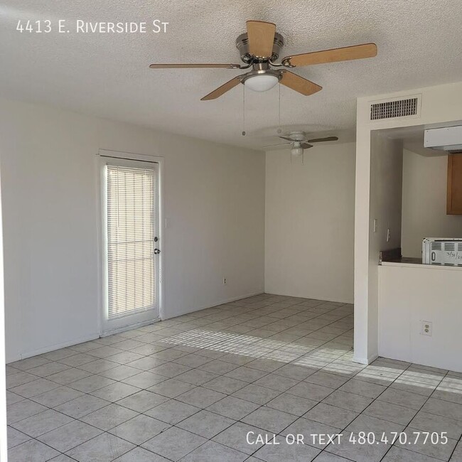 Building Photo - Don't miss out on this 2 bedroom, 1.5 bath...