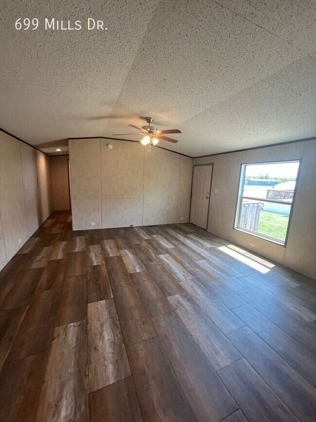 Building Photo - 699 Mills Dr.-