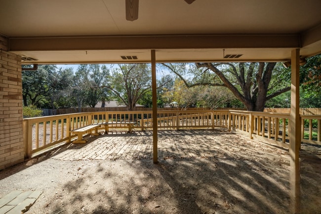 Building Photo - 2318 Park Cir