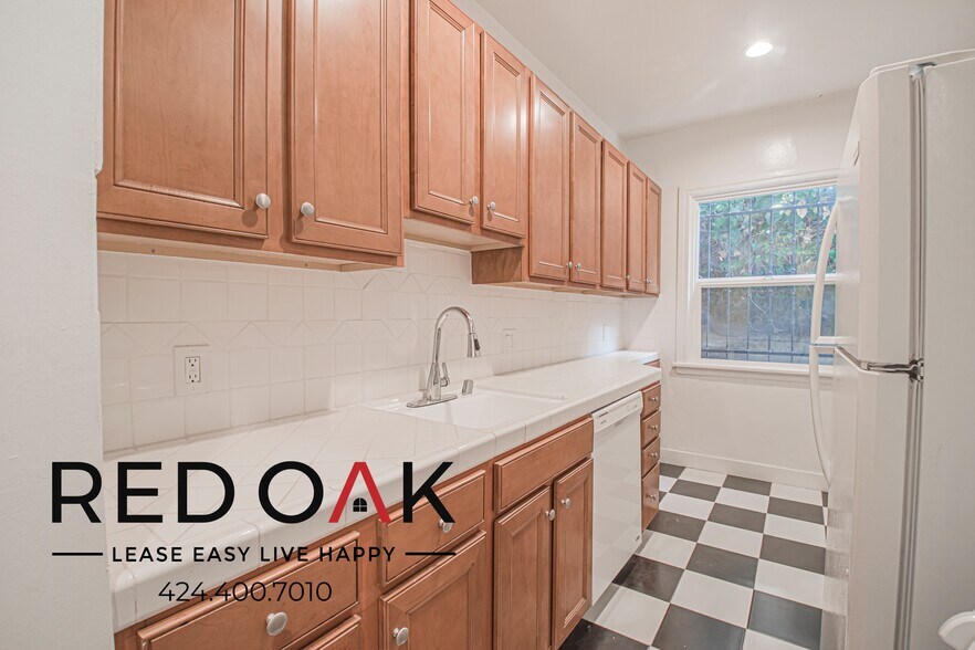 Building Photo - 1818 Whitley Ave