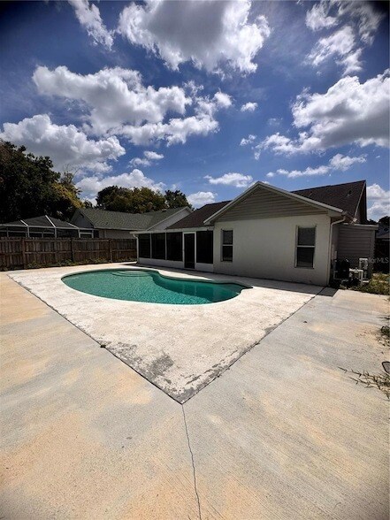 Building Photo - 2070 Sarah Louise Dr