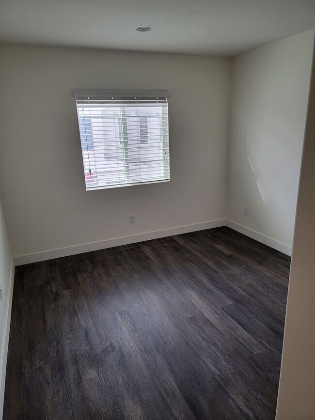 Building Photo - Georgous 4-bedroom, 3-bath detached condo ...