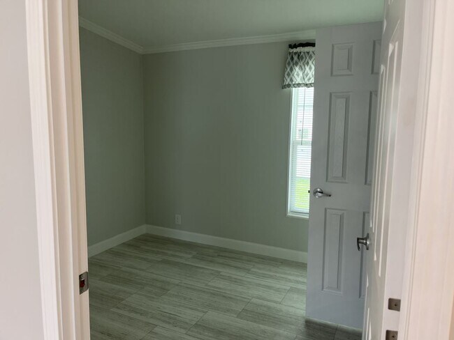Building Photo - 34611 Ballyhoo Dr