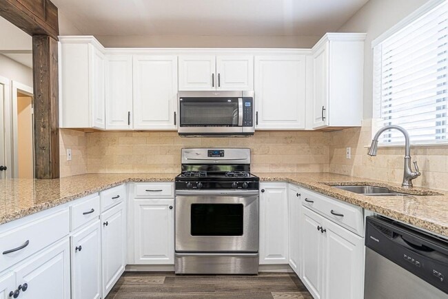 Building Photo - 8312 Roan Ln