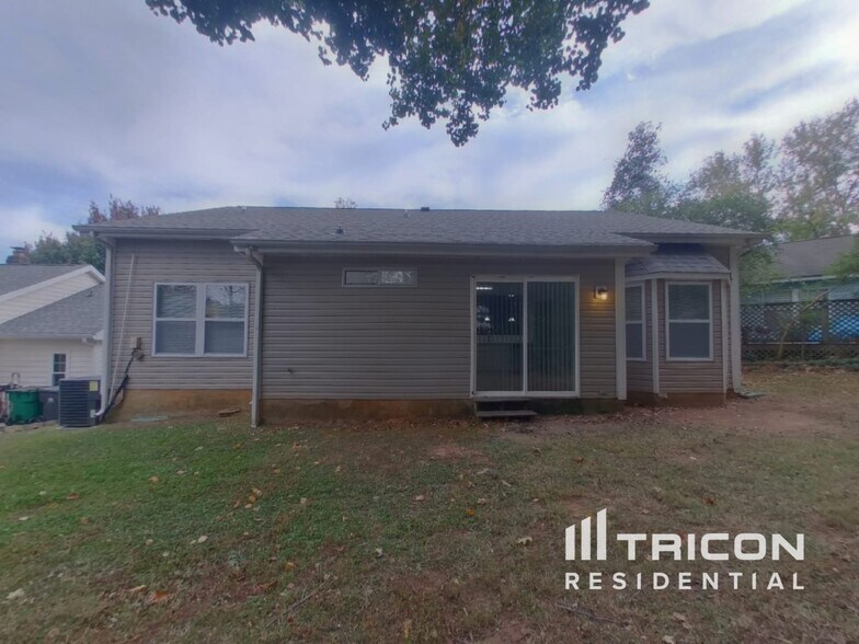 Building Photo - 9617 Kenneth Glenn Dr