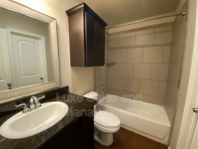 Building Photo - 2116 Buena Vida Ln