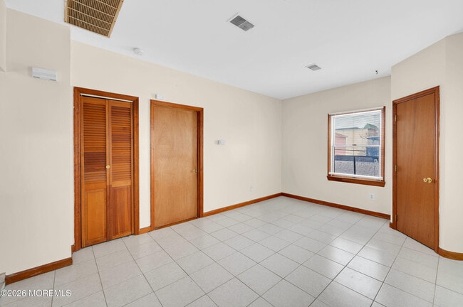 Building Photo - 613 Ocean