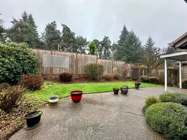 Building Photo - Large Three Bedroom Home in the Cinnamonwood Estates