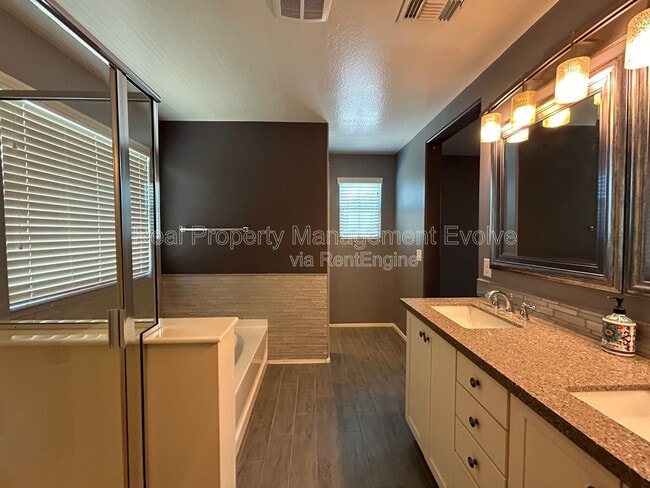 Building Photo - 2632 N 73rd Glen