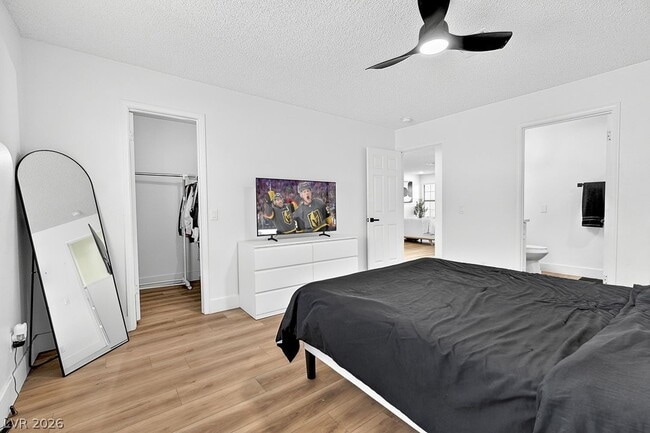 Building Photo - 5576 W Rochelle Ave.