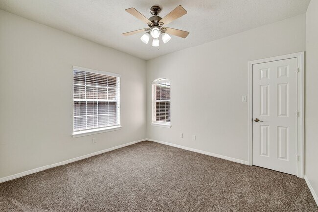 Building Photo - 6118 N Fawnlake Dr