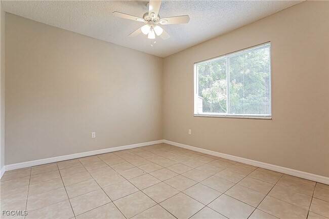 Building Photo - 6830 S Biscayne Dr