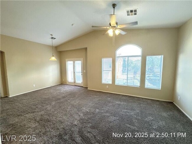 Building Photo - Fantastic SE townhome in a gated community!