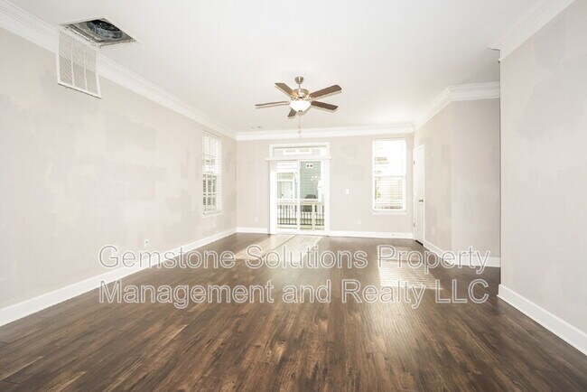 Building Photo - 345 Kara Ln