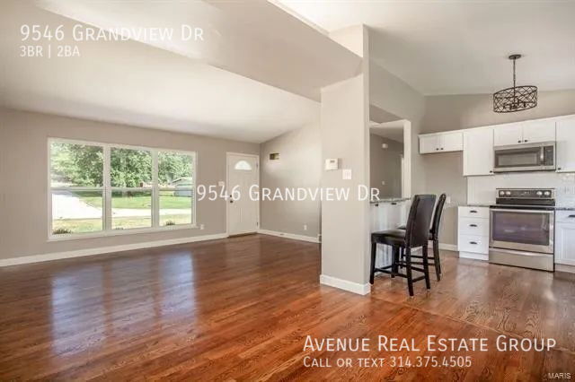 Building Photo - 9546 Grandview Dr