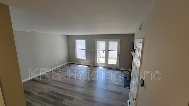 Building Photo - 5059 Avenida Del Sol Dr