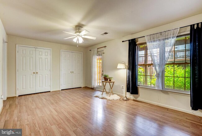 Building Photo - 5518 Sully Lake Dr