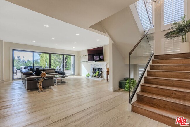 Building Photo - 2637 Angelo Dr