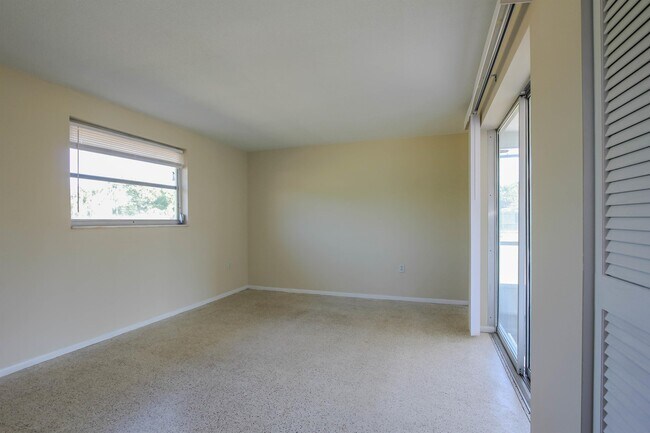 Building Photo - 3244 Pinetree St