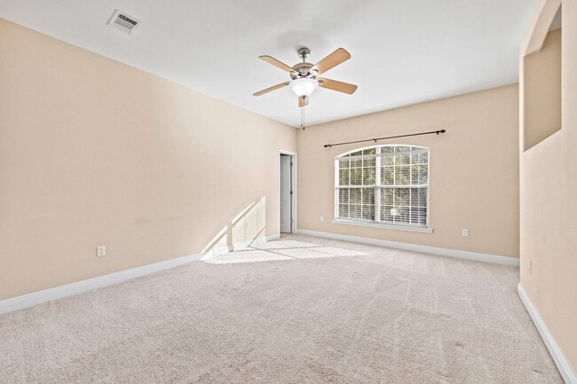 Building Photo - 528 Maple Ave