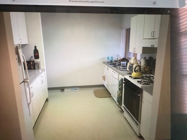 Building Photo - 1047 Danby Rd