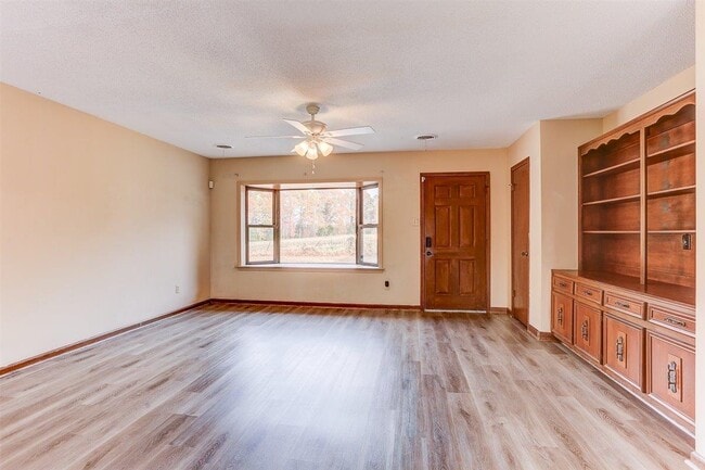 Building Photo - 111 Templeton Rd