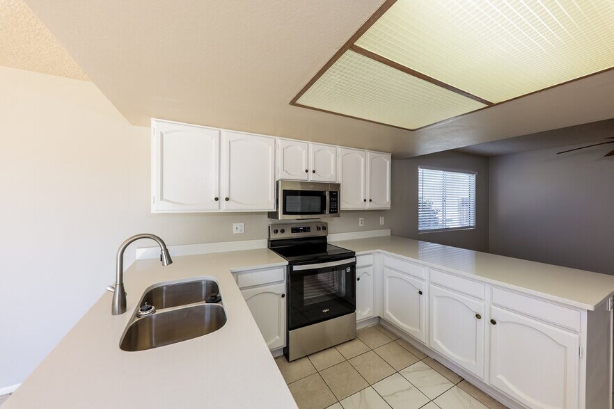 Building Photo - 4323 W Piute Ave