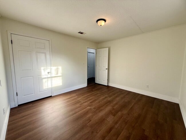 Building Photo - 3 Bedroom/1.Bathroom Home in Paragould AR - $1,150/month