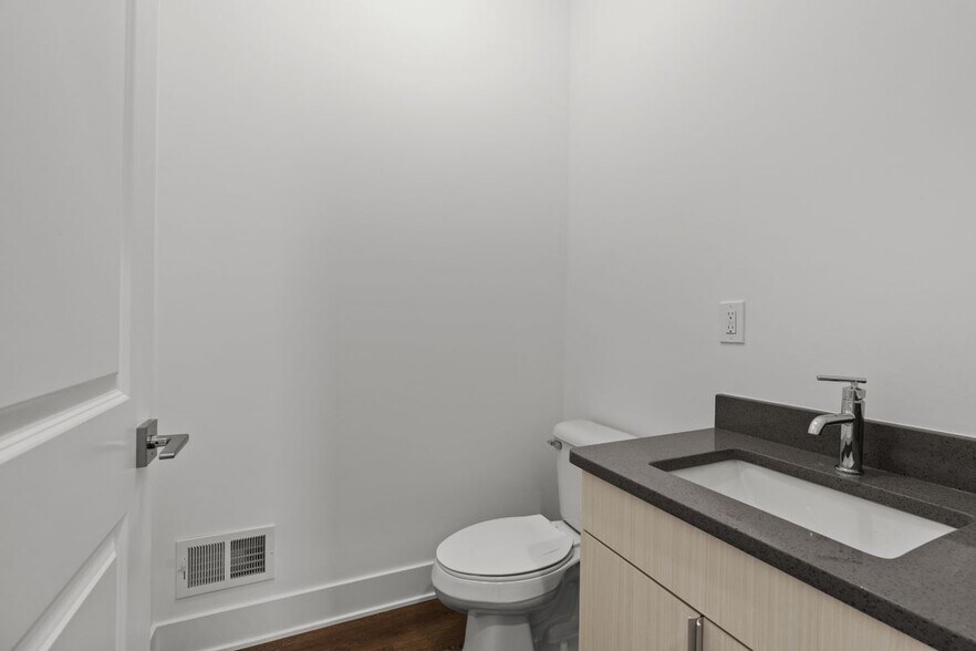 Building Photo - 2845 Summers Pl