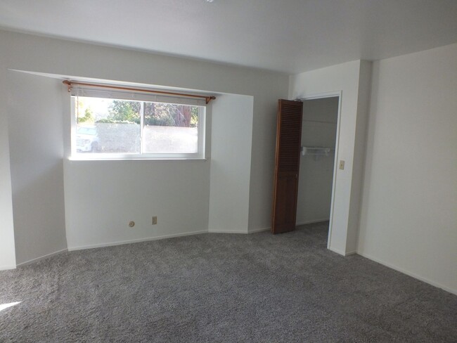 Building Photo - Placerville townhome style 2/1.5 apartment...