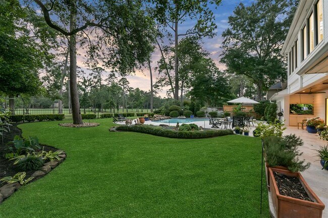 Building Photo - 2323 Pine Bend Dr